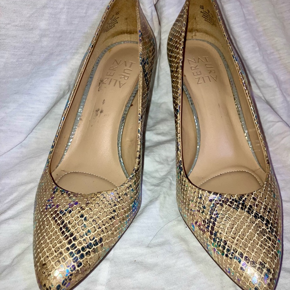 Naturalizer Natalie Silver Snakeskin Pumps — Size 7W